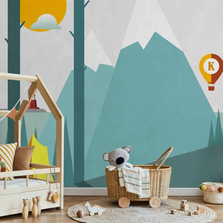 Beim Campen - bunte Landschaft mit Bergen und gelbem Ballon auf Weiß