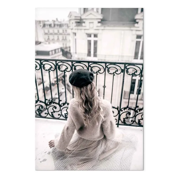 Mai-Traum (1-teilig) Hochformat - Frau auf einem Balkon in Paris